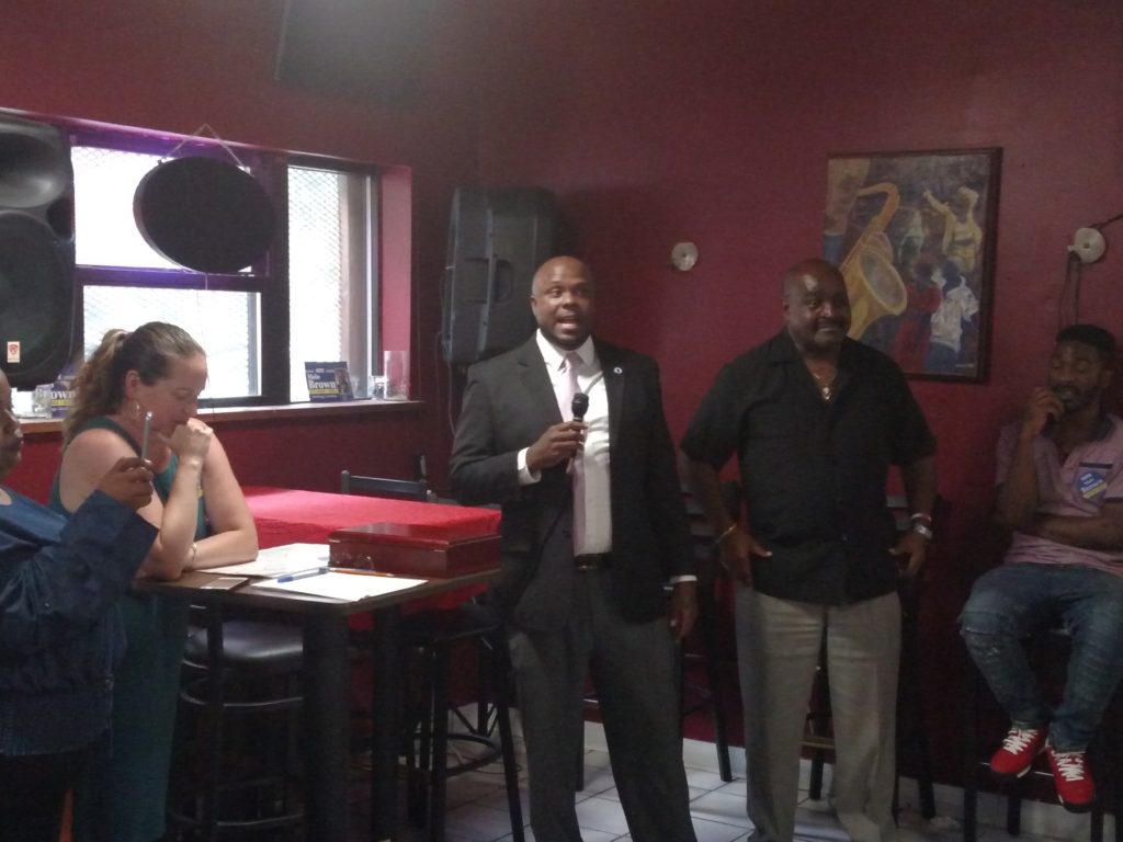 Malo Brown kickoff